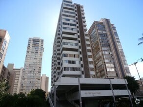 Building Photo - 2421 Ala Wai Blvd