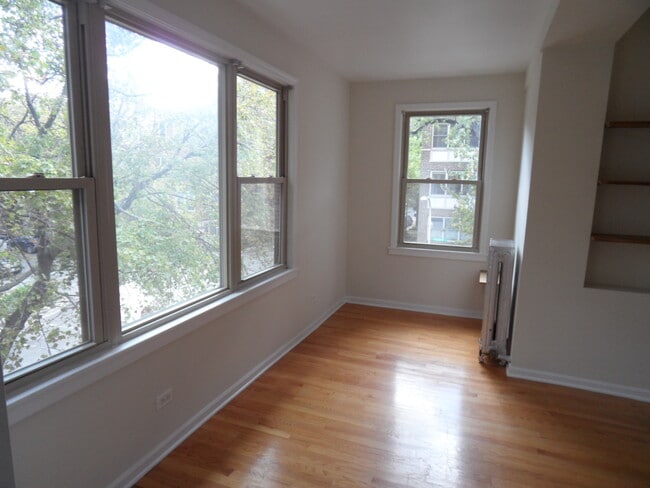 Building Photo - 1234 W Rosemont Ave