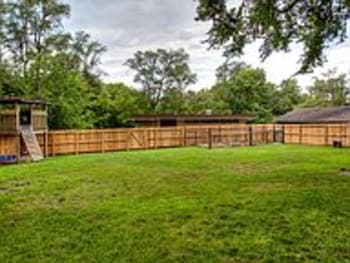 spacious backyard - 107 S Riverside Dr