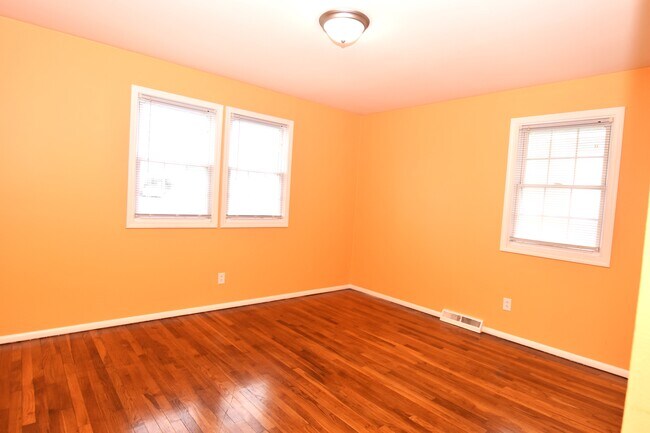 Foto del edificio - 5566 Walker Rd