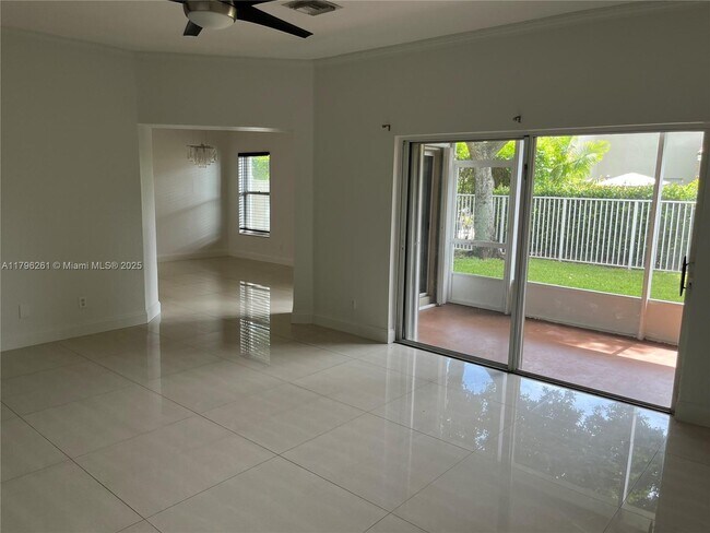 Foto del edificio - 5675 NW 120th Terrace