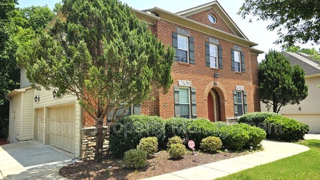 Foto del edificio - 121 Harvestwood Dr