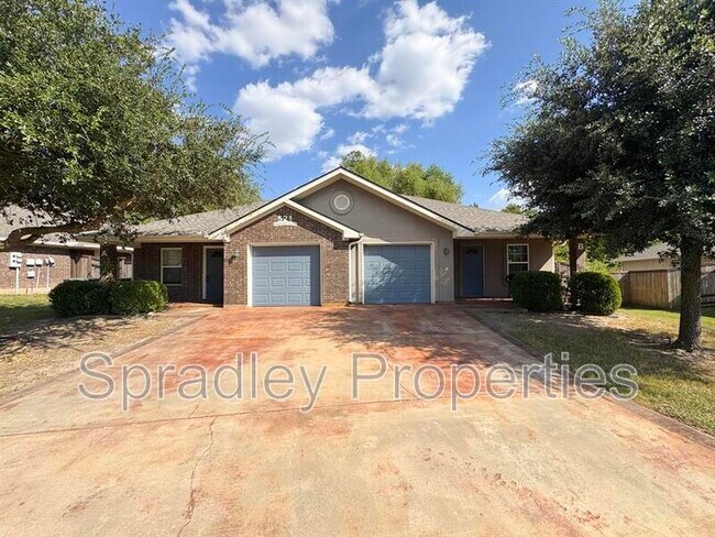 Foto del edificio - 518 Pepper Spring Ct