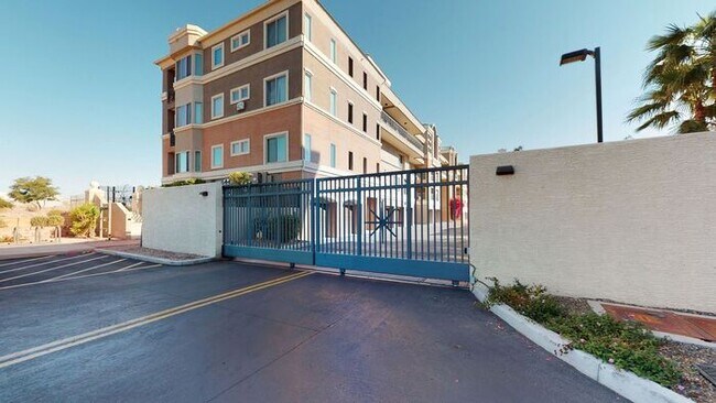Foto del edificio - Apply Here WWW.RENTREDBRICK.COM