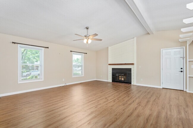 Foto del edificio - 2901 New Garden Rd E