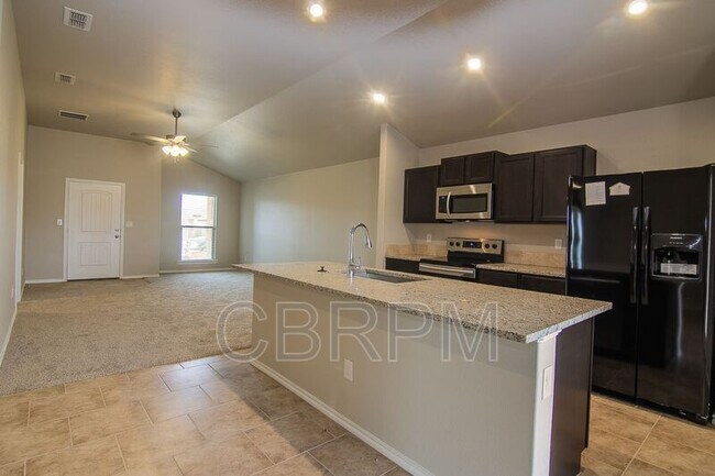 Foto del edificio - 13809 Vernon Ave