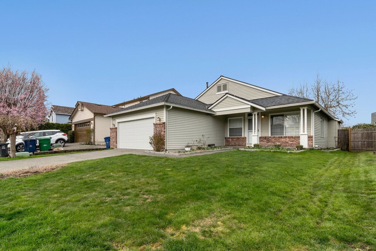 Foto principal - 6516 57th Dr NE