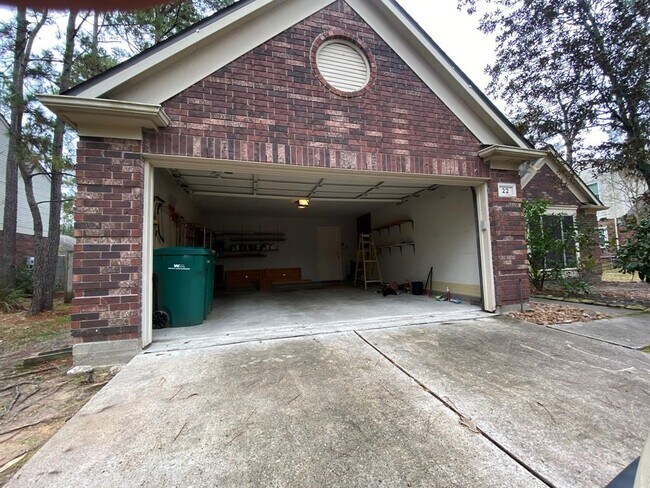 Building Photo - 22 Lush Meadow Pl