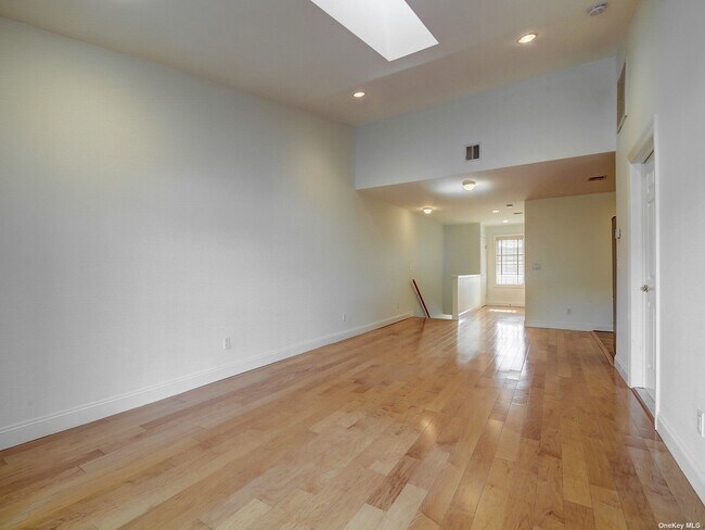 Building Photo - 948 Madeira Blvd
