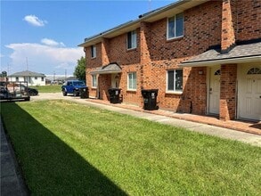Building Photo - 3213 Golden Dr