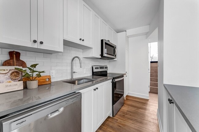 Building Photo - 153 Sanford Ave