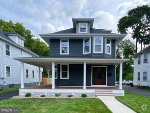Building Photo - 2633 Nottingham Way