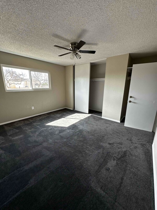 Building Photo - 9545 Olive St