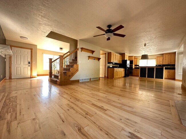 Building Photo - Great Lehi home Available Soon!