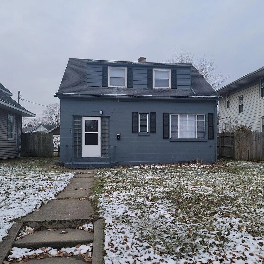 Foto principal - 1223 Portage Ave