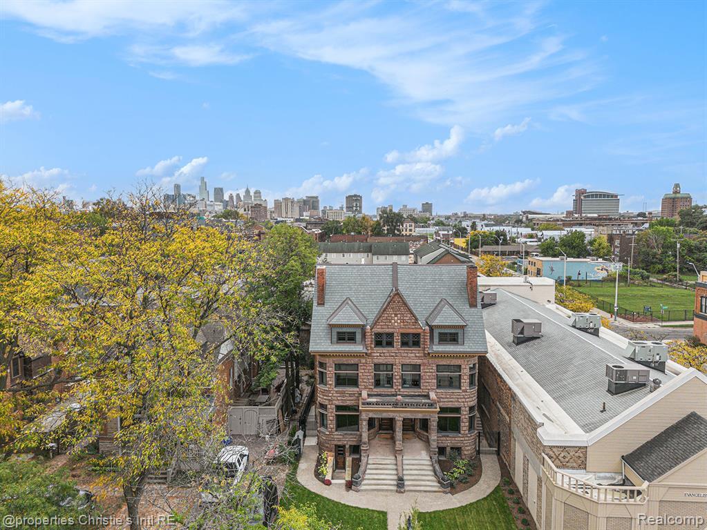 Foto principal - 701 W Canfield St