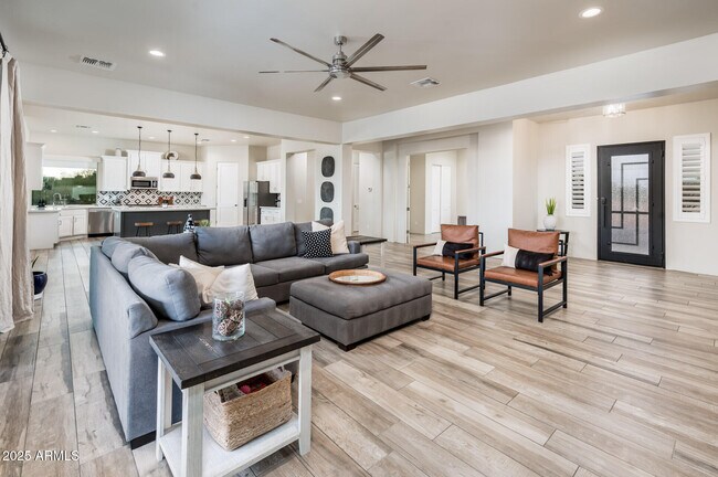 Foto del edificio - 15223 E Lone Mountain Rd