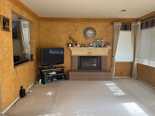 Foto del edificio - Scripps Ranch 4 Br 3 baths garage yard solar for rent $4990