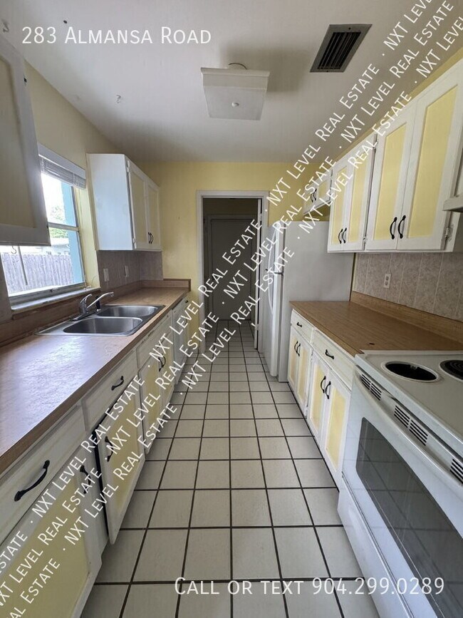 Building Photo - 283 Almansa Rd