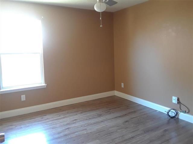 Foto del edificio - 2428 Collier Dr