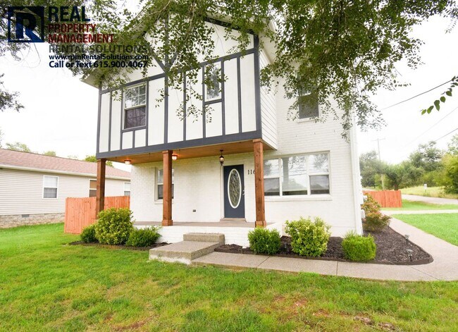 Foto del edificio - Wonderful 3 bd home in LaVergne! Huge fenc...