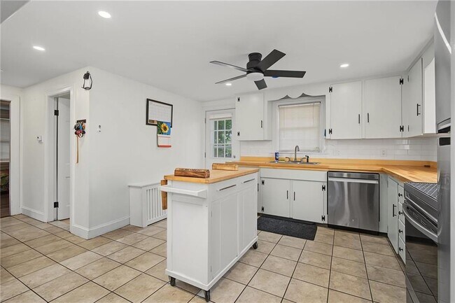 Foto del edificio - 1349 W Shore Rd