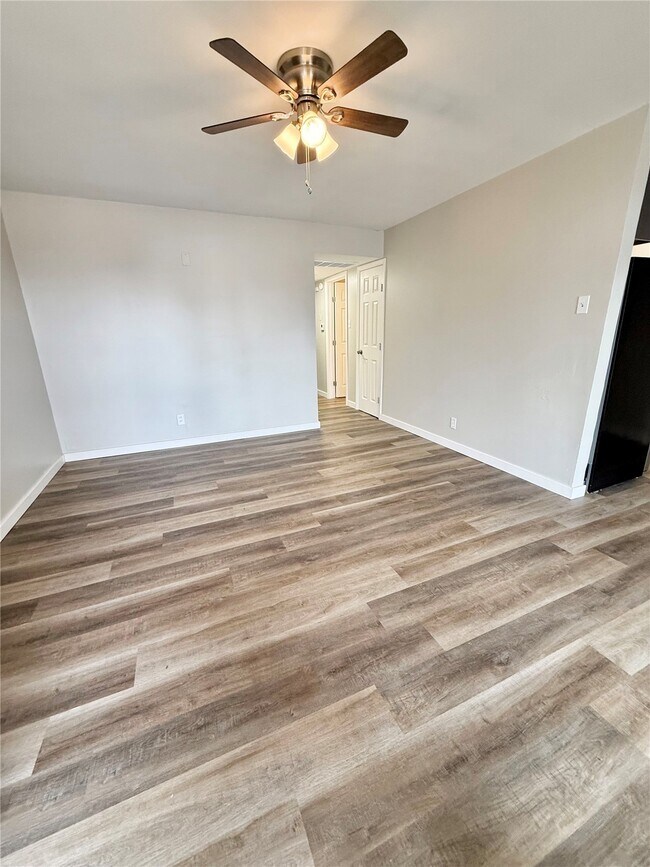 Foto del edificio - 103 E 7th St
