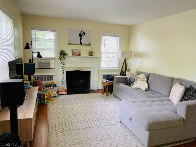 Foto del edificio - 274 Woodland Ave