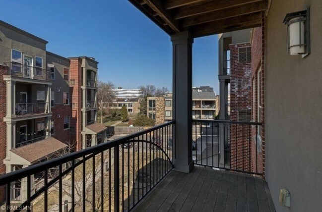 Foto del edificio - 460 Ford Rd