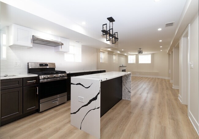 Foto del edificio - 440 E 49th St