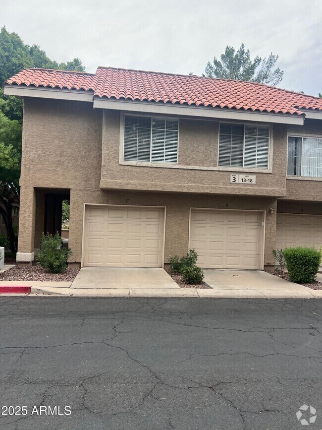 Building Photo - 1633 E Lakeside Dr