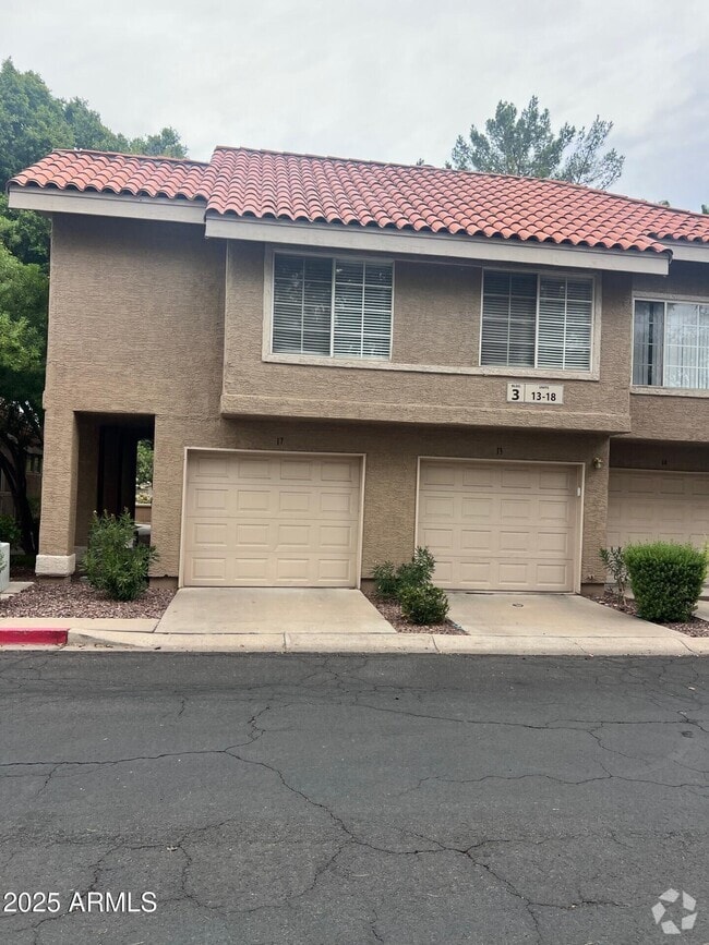 Building Photo - 1633 E Lakeside Dr