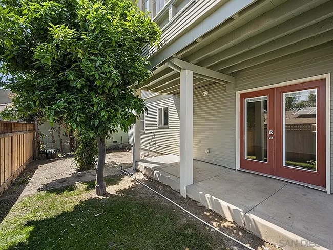 Building Photo - 1821 Cypress Ave