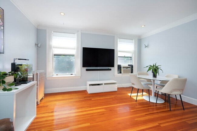 Foto del edificio - 1064 Beacon St
