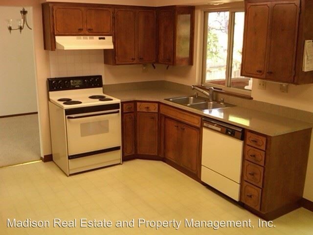 Building Photo - 3 br, 2.5 bath House - 411 E. Shenandoah Dr.