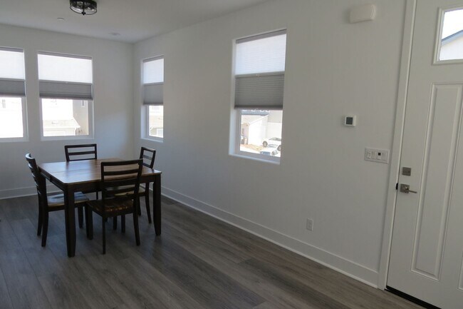 Building Photo - 1 br, 1 bath House - 1820 San Luis Ranch Road