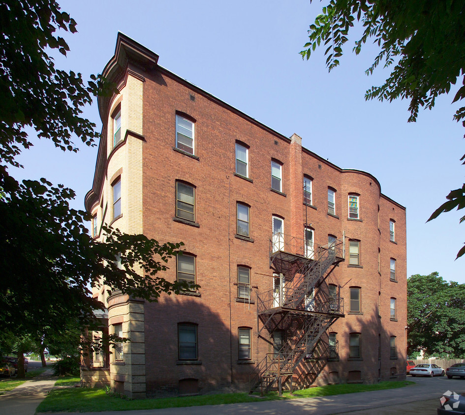 Building Photo - 40 Warriner Ave