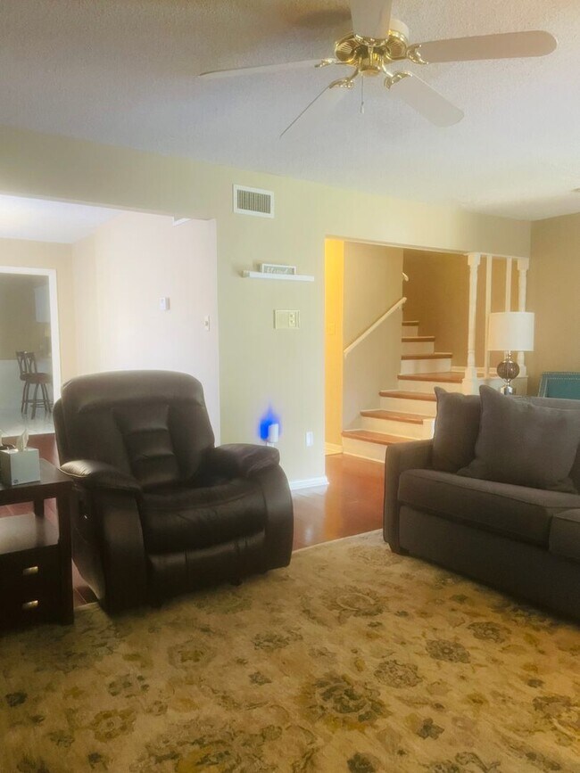 Building Photo - Move- In Ready