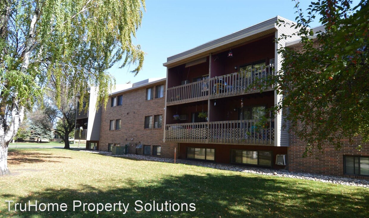 Primary Photo - 2 br, 1 bath House - 921 32nd Ave S #8