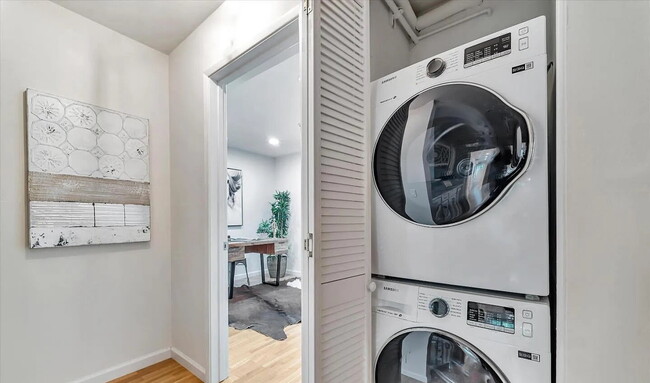 Building Photo - "Charming 1-Bed Oasis in Redwood City – Your Perfect Retreat Awaits!"