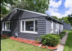 Building Photo - 3023 Parkside Ave
