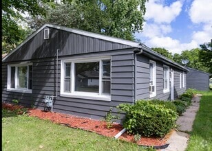 Building Photo - 3023 Parkside Ave