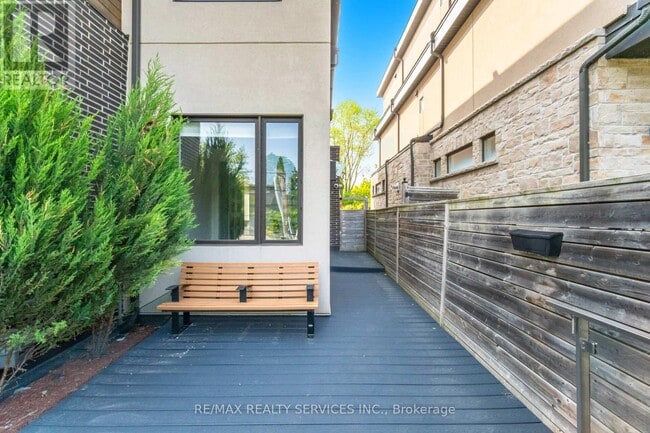 Photo du bâtiment - 685 Montbeck Crescent