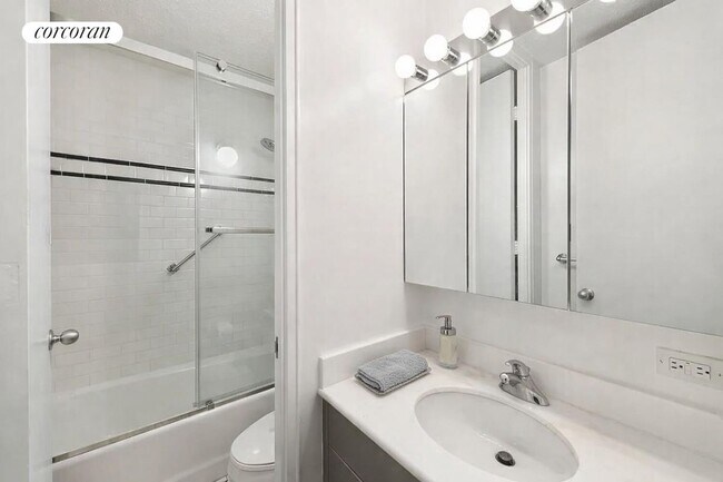 Foto del edificio - 300 E 40th St