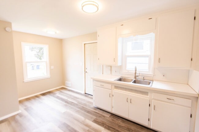 Building Photo - 3725 Watson Ave