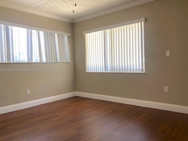 Foto del edificio - 2809 Middle River Dr