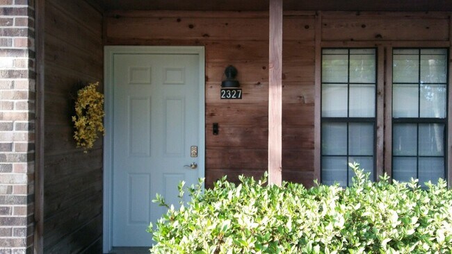 Building Photo - 2327 Barcelona Ct