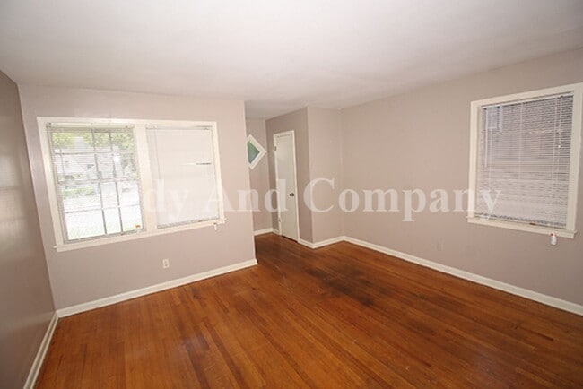 Building Photo - 848 Biggs St