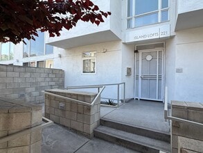 Building Photo - 221 Island Ave