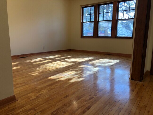 Folleto/volante de marketing - 509 E Vernon Ave